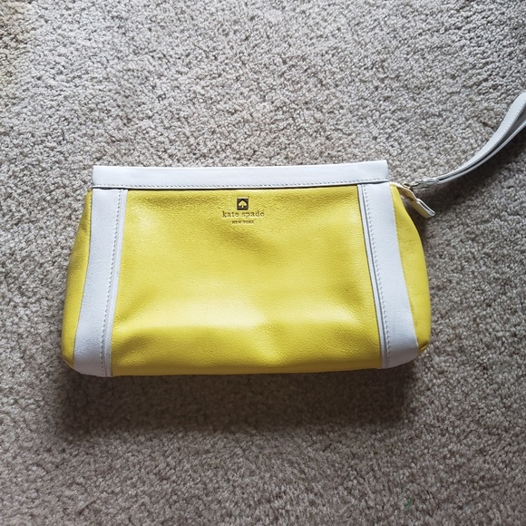 kate spade Handbags - Kate spade Wristlet